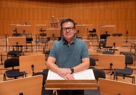 El maestro venezolano Manuel Hernández-Silva, ayer, al concluir el ensayo de la Orquesta Sinfónica en el Auditorio Regional.