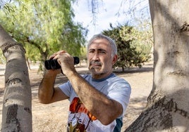 Antonio J. Hernández Navarro, en un parque del polígono Santa Ana, en Cartagena.