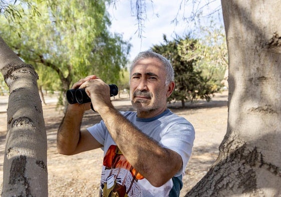 Antonio J. Hernández Navarro, en un parque del polígono Santa Ana, en Cartagena.