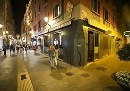 Exterior del restaurante Tizne, este jueves, que acaba de cerrar sus puertas.