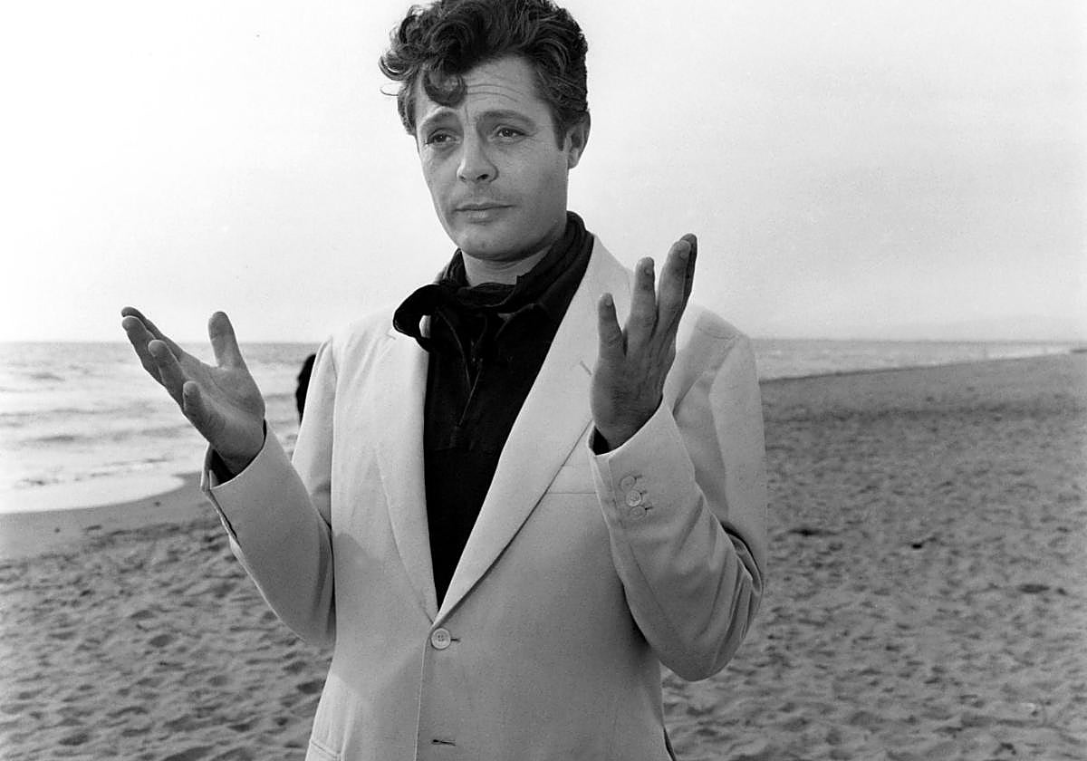 Mastroianni en la escena final de la memorable 'La Dolce Vita' en 1960.