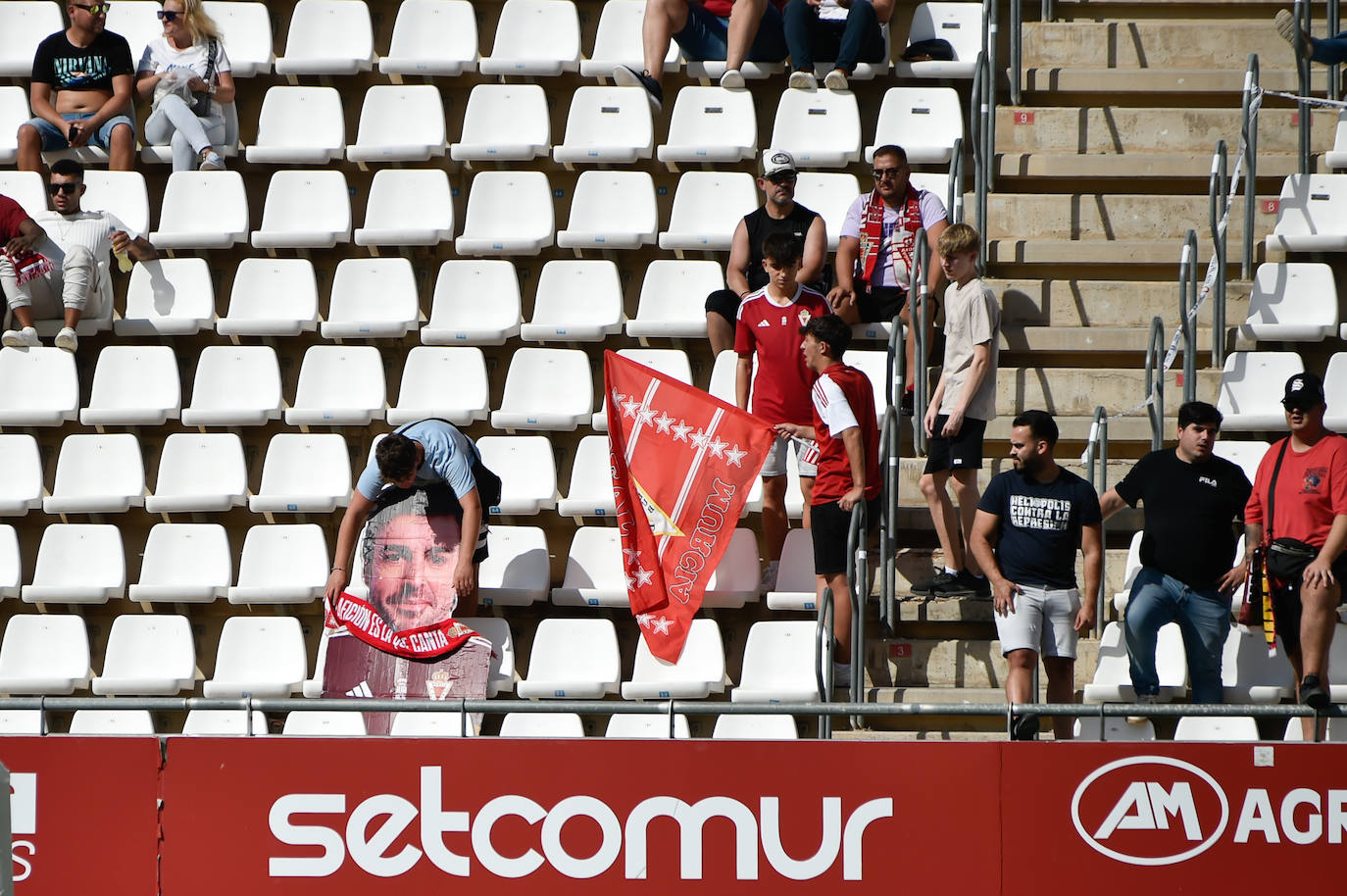 La derrota del Real Murcia frente al Betis Deportivo en el Enrique Roca, en imágenes