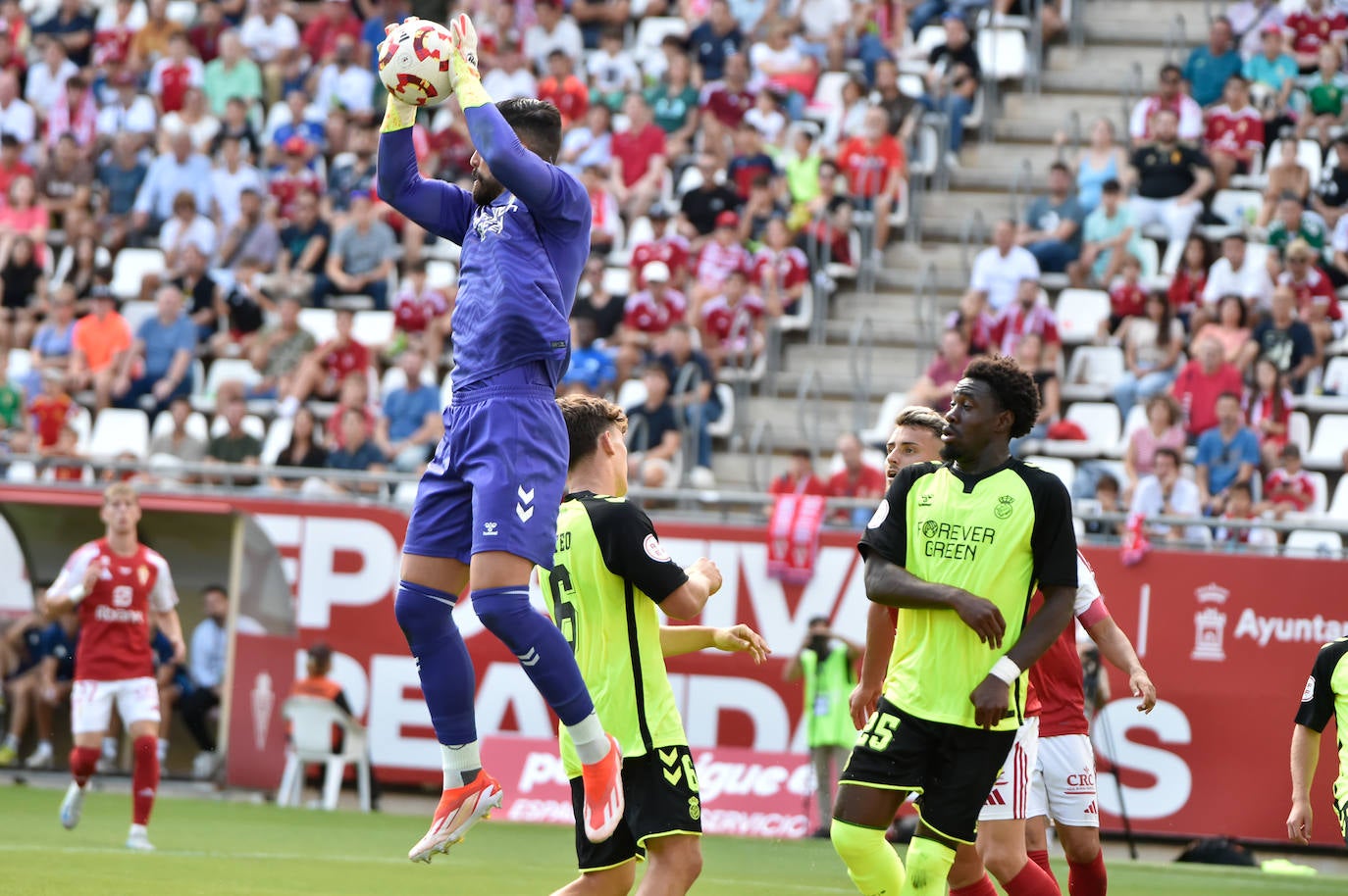 La derrota del Real Murcia frente al Betis Deportivo en el Enrique Roca, en imágenes