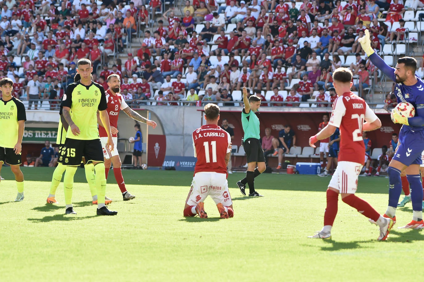 La derrota del Real Murcia frente al Betis Deportivo en el Enrique Roca, en imágenes