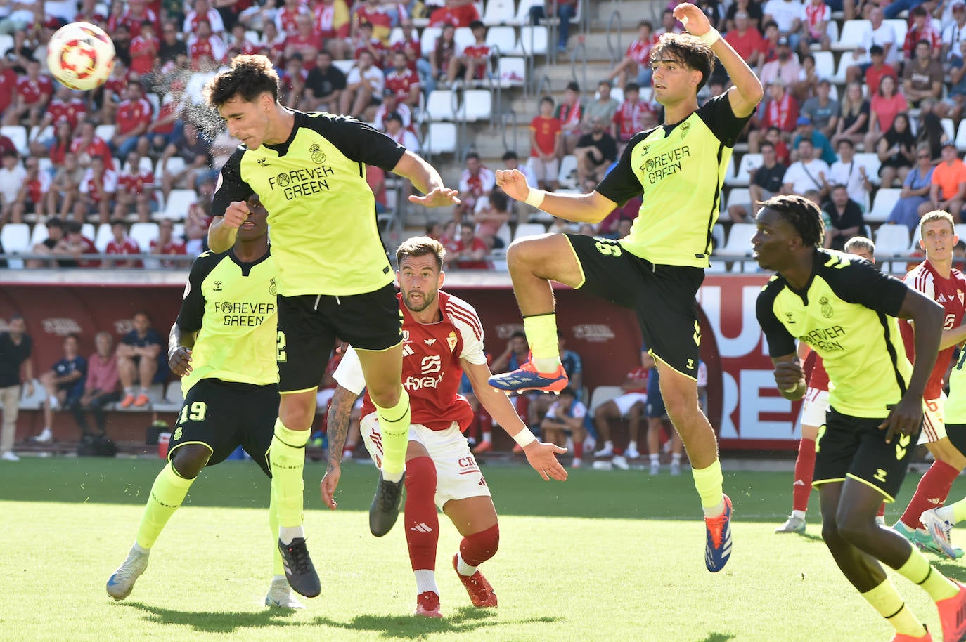 La derrota del Real Murcia frente al Betis Deportivo en el Enrique Roca, en imágenes