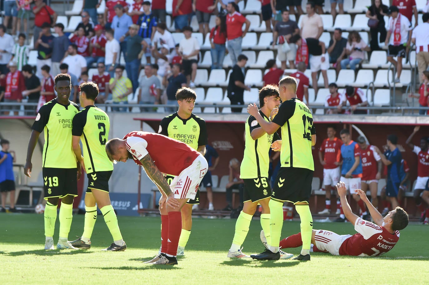 La derrota del Real Murcia frente al Betis Deportivo en el Enrique Roca, en imágenes