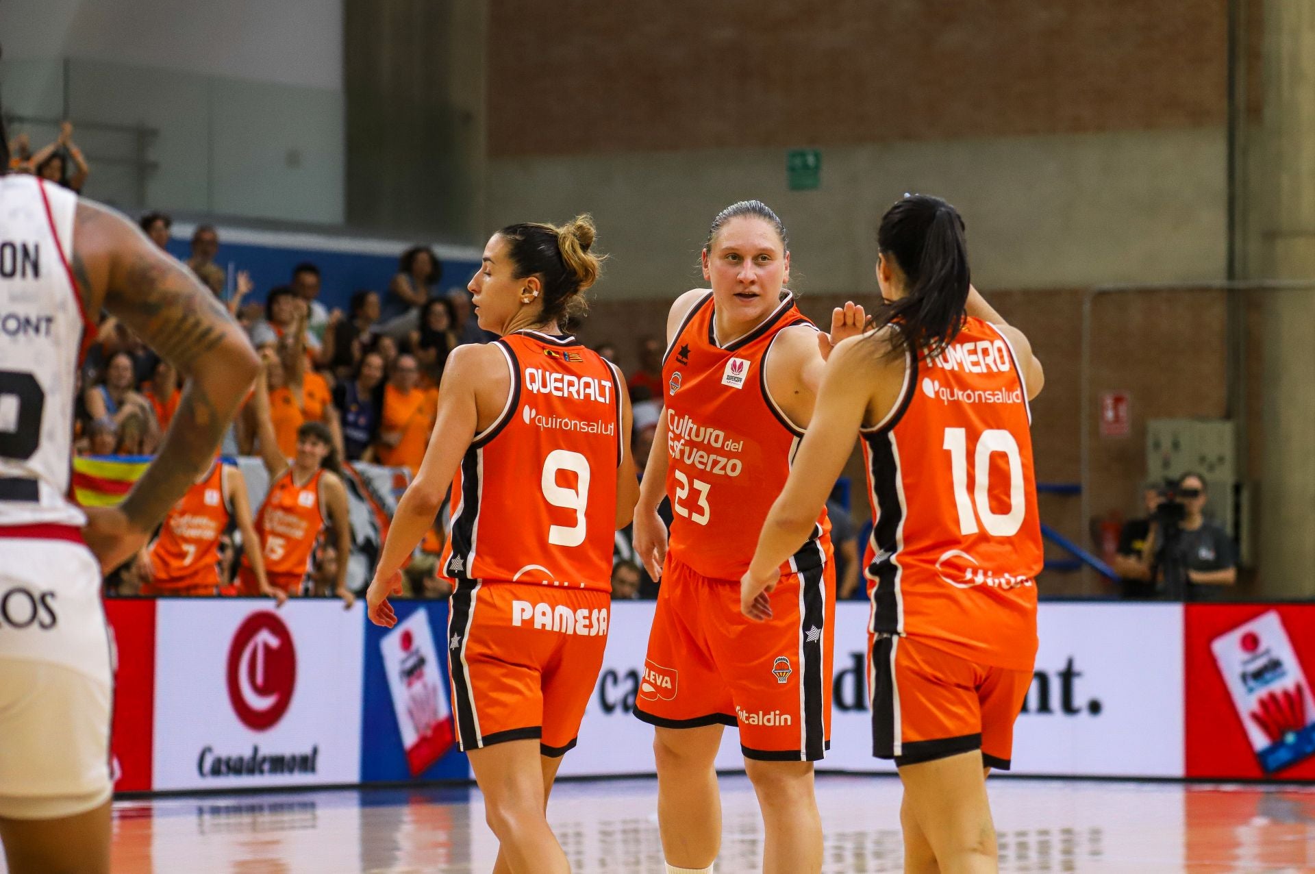 Las imágenes del partido de la Supercopa entre Valencia Basket y Zaragoza