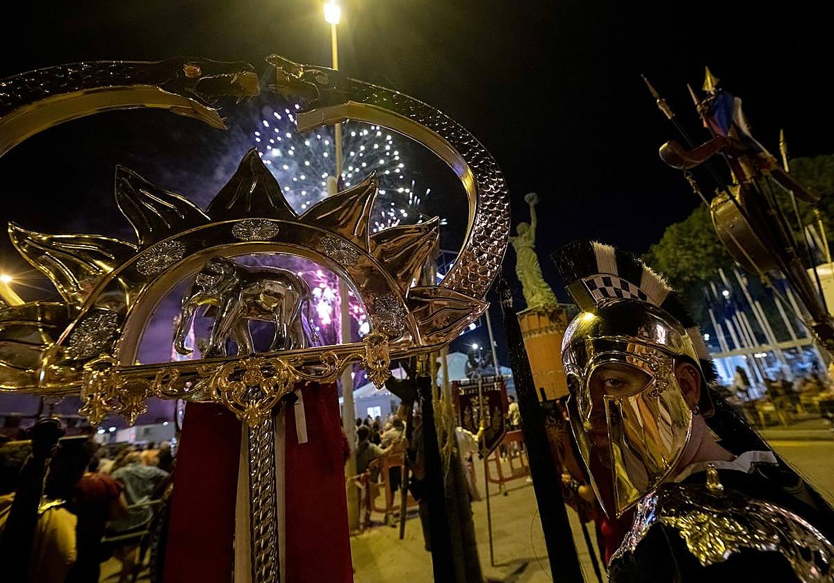 Las imágenes del apagado del Fuego Sagrado de Carthagineses y Romanos