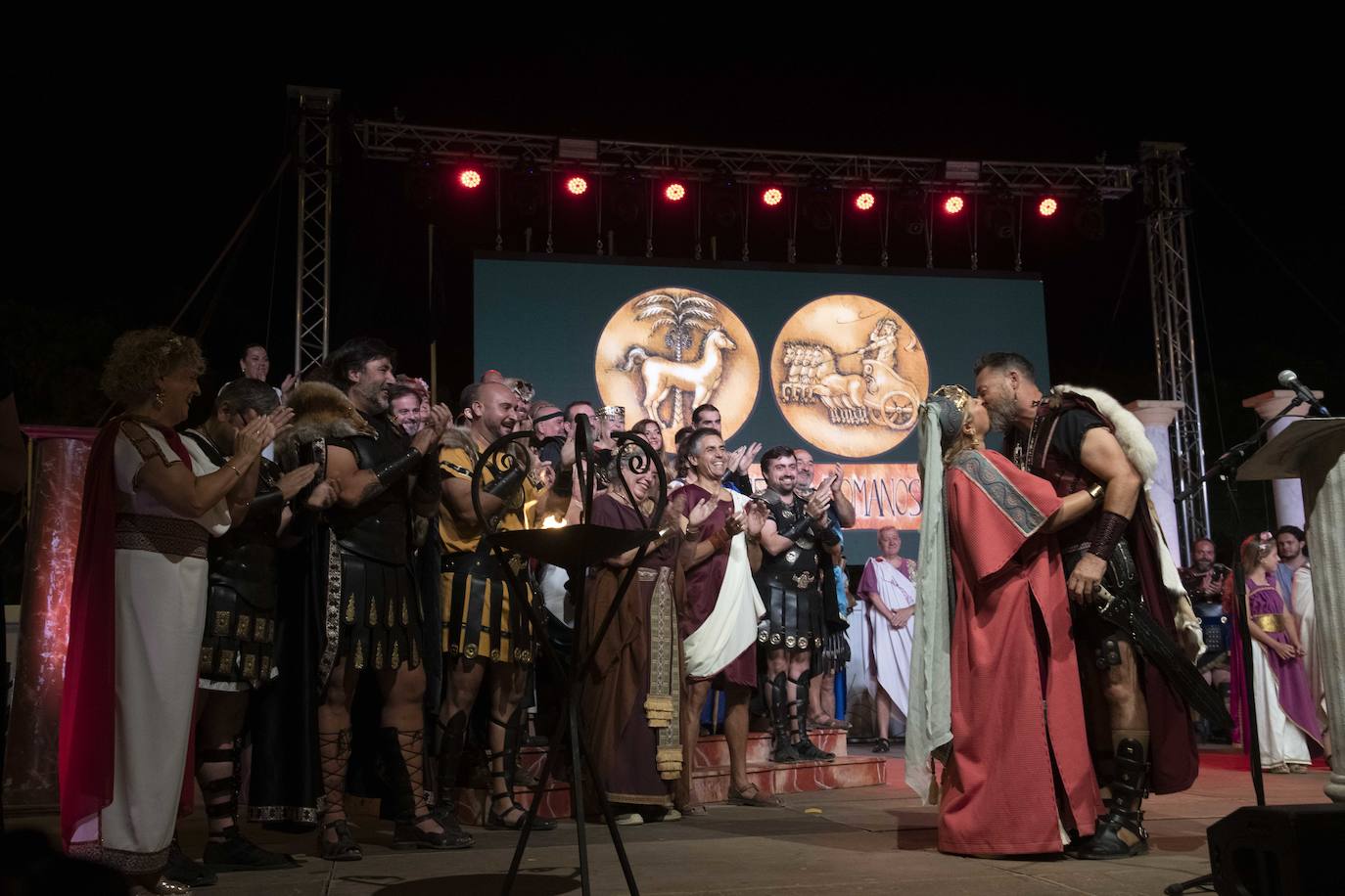 Las imágenes del apagado del Fuego Sagrado de Carthagineses y Romanos