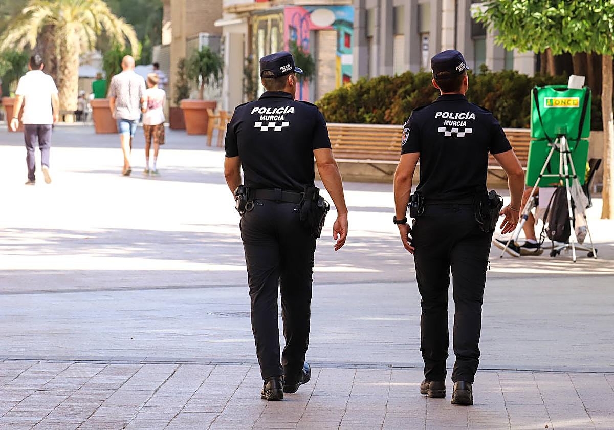 Agentes de policía en Murcia en una imagen de archivo.