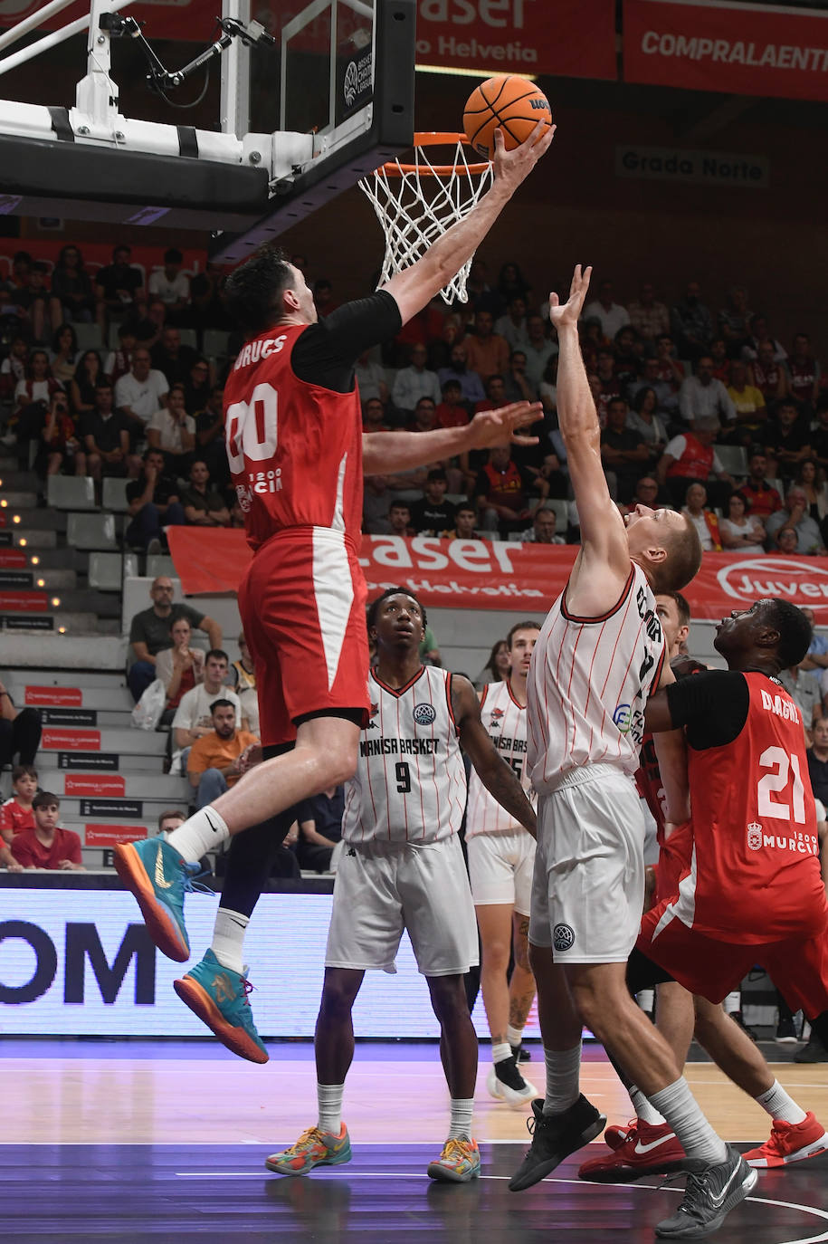Las imágenes del UCAM Murcia-Manisa Basket (97-103)