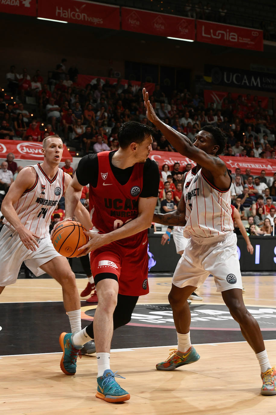 Las imágenes del UCAM Murcia-Manisa Basket (97-103)