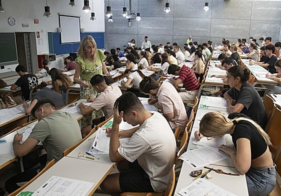 Alumnos de Cartagena realizan las pruebas de acceso el pasado curso.