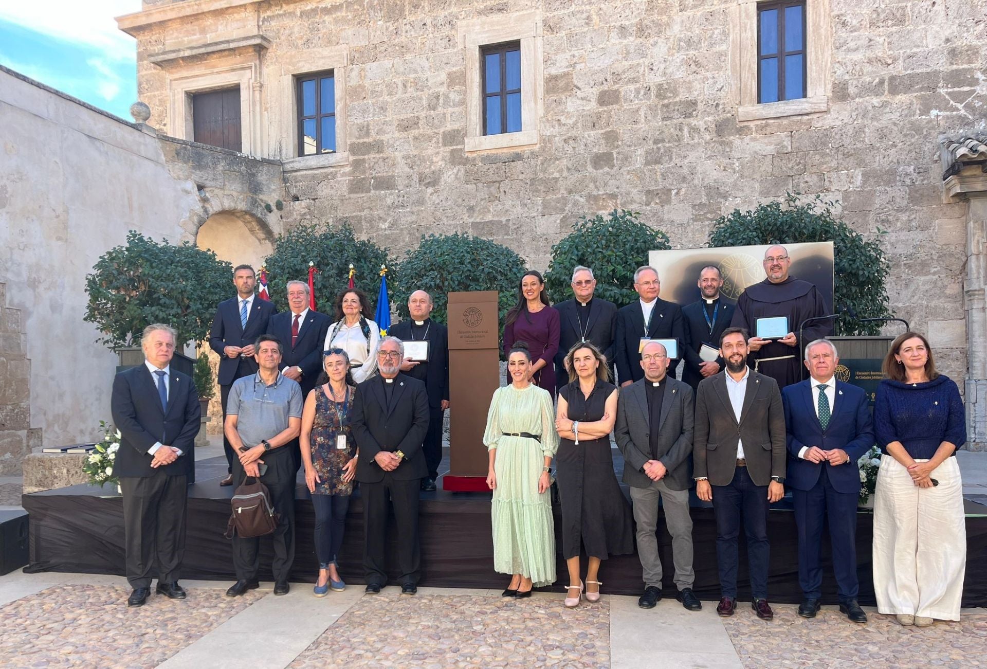 Representantes de las cinco ciudades jubilares junto a colaboradores del I Congreso Internacional.