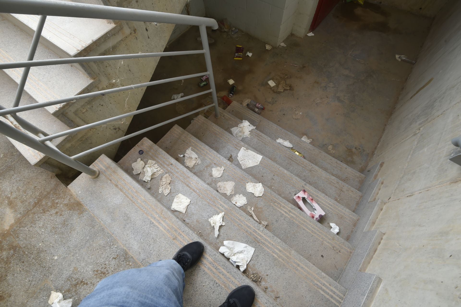 Desperfectos en el entorno del Enrique Roca de Murcia, en imágenes