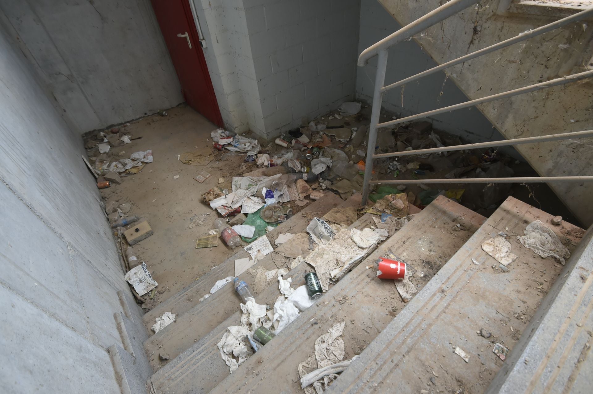 Desperfectos en el entorno del Enrique Roca de Murcia, en imágenes