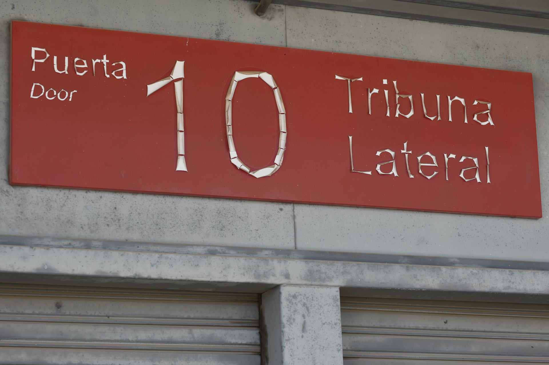 Desperfectos en el entorno del Enrique Roca de Murcia, en imágenes