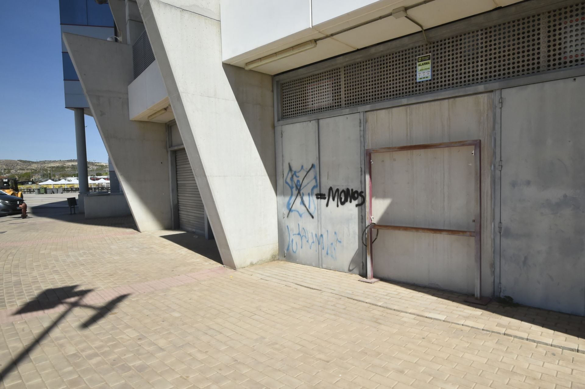 Desperfectos en el entorno del Enrique Roca de Murcia, en imágenes