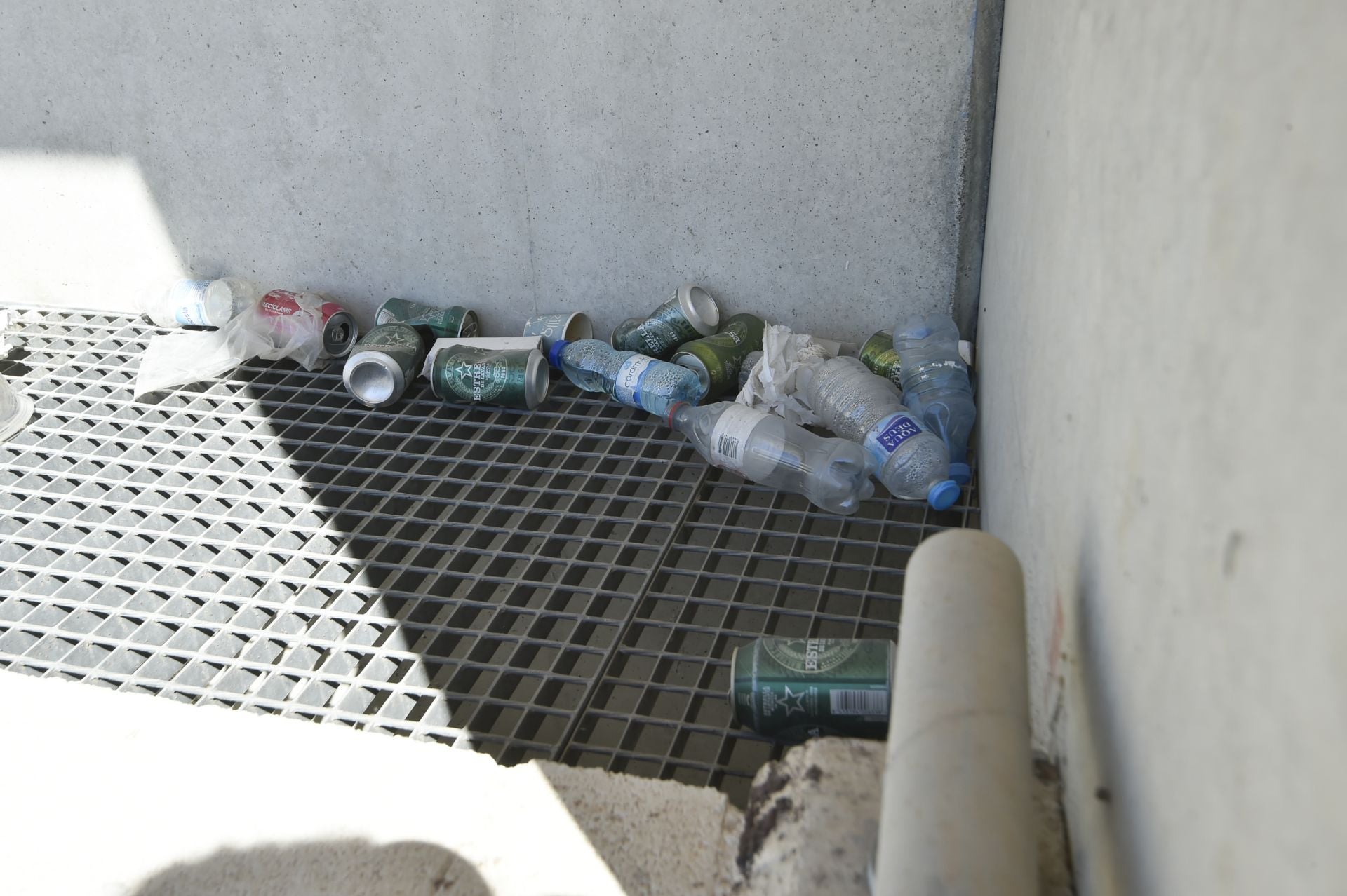 Desperfectos en el entorno del Enrique Roca de Murcia, en imágenes