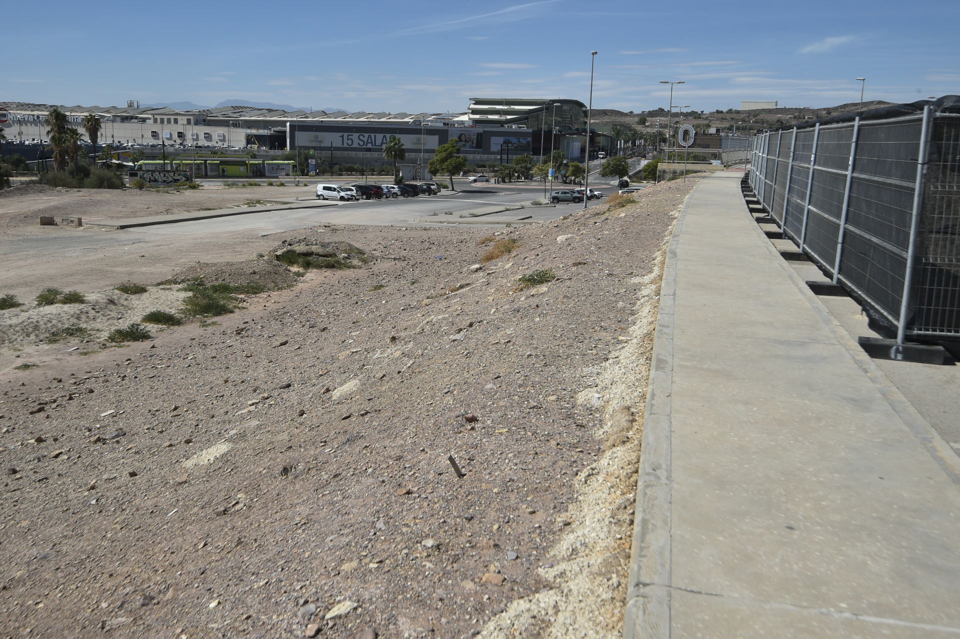 Desperfectos en el entorno del Enrique Roca de Murcia, en imágenes