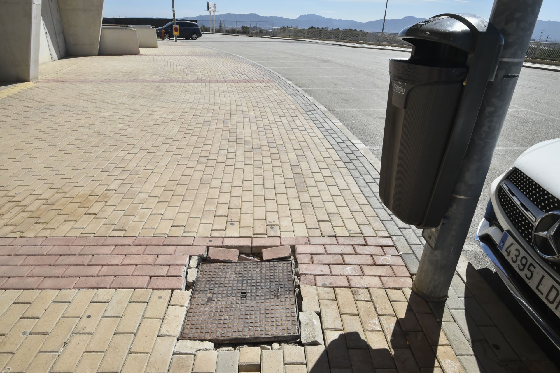 Desperfectos en el entorno del Enrique Roca de Murcia, en imágenes