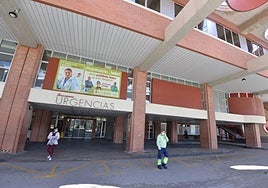 Puerta de Urgencias del hospital Virgen de la Arrixaca, en una imagen de archivo.