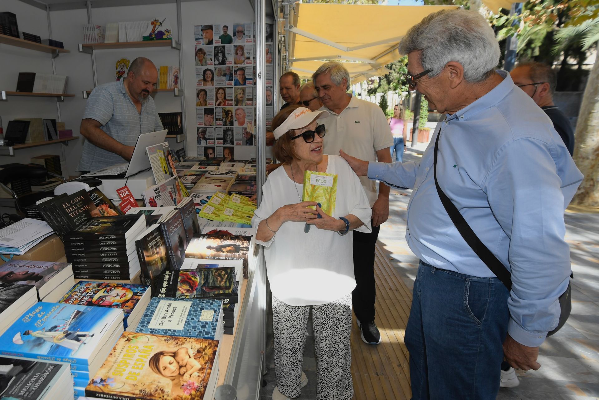 La primera jornada de la Feria del Libro de Murcia, en imágenes