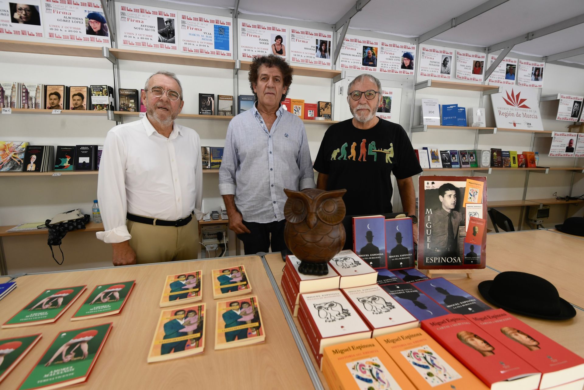 La primera jornada de la Feria del Libro de Murcia, en imágenes