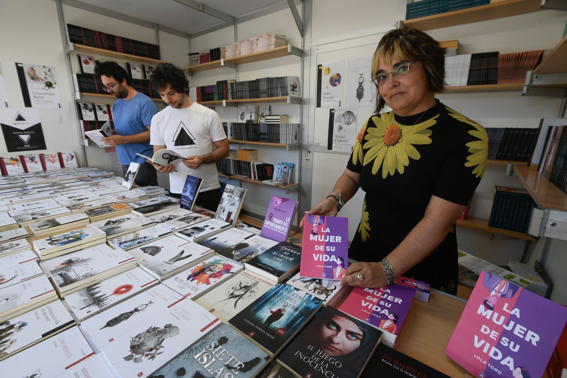 La primera jornada de la Feria del Libro de Murcia, en imágenes