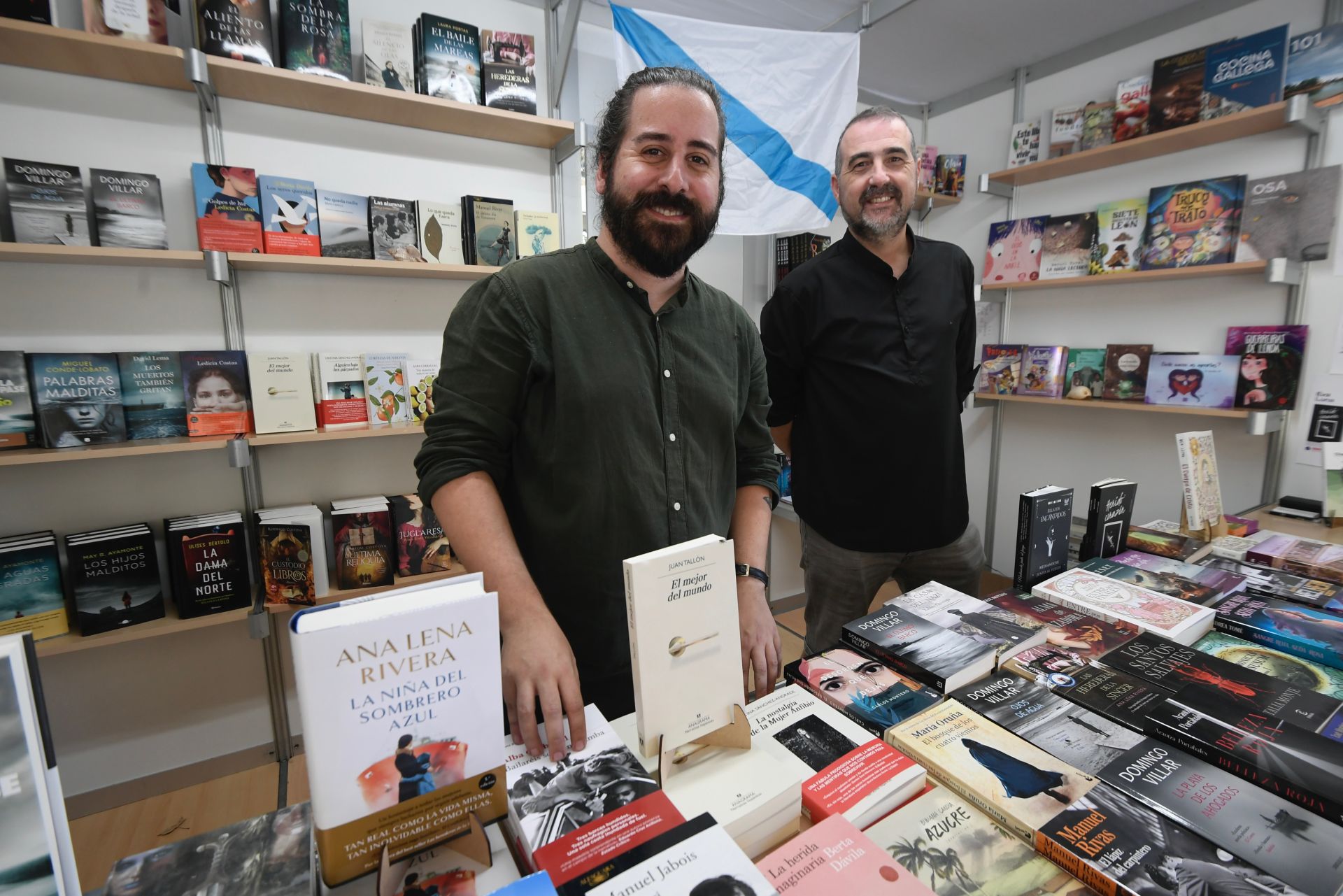 La primera jornada de la Feria del Libro de Murcia, en imágenes