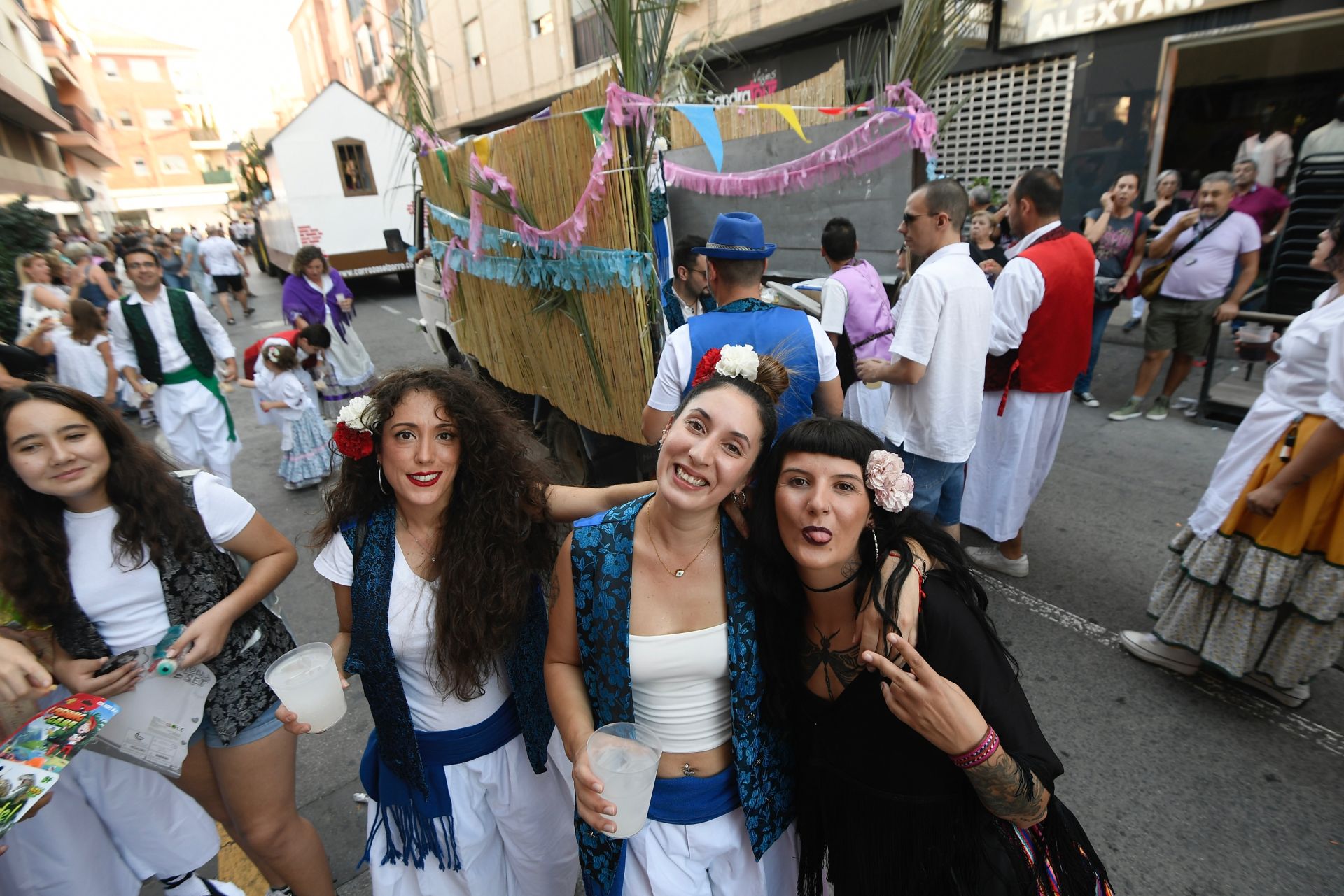 Más de medio centenar de carrozas desfilan en el Bando de la Huerta de Santomera