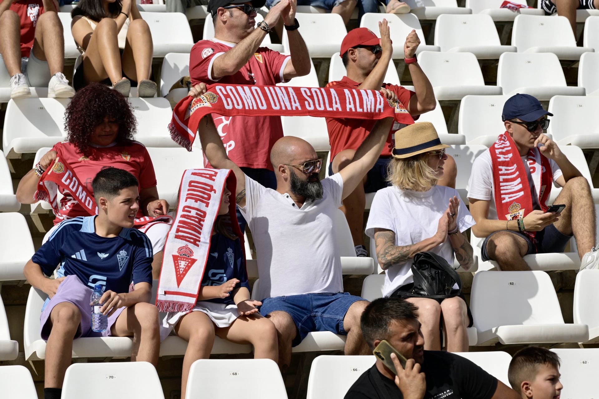 Real Murcia-Alcorcón: búscate en la grada del Estadio Enrique Roca