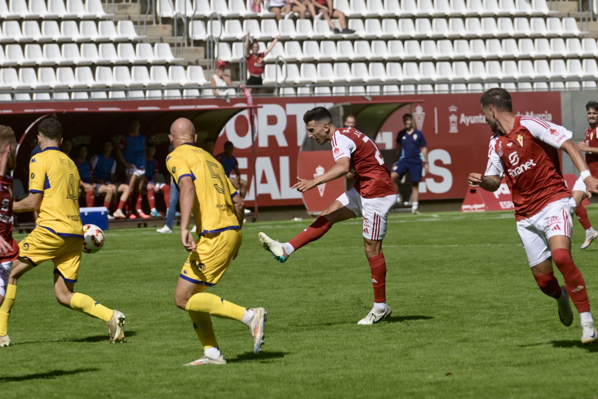 Las imágenes del partido entre el Real Murcia y el Alcorcón