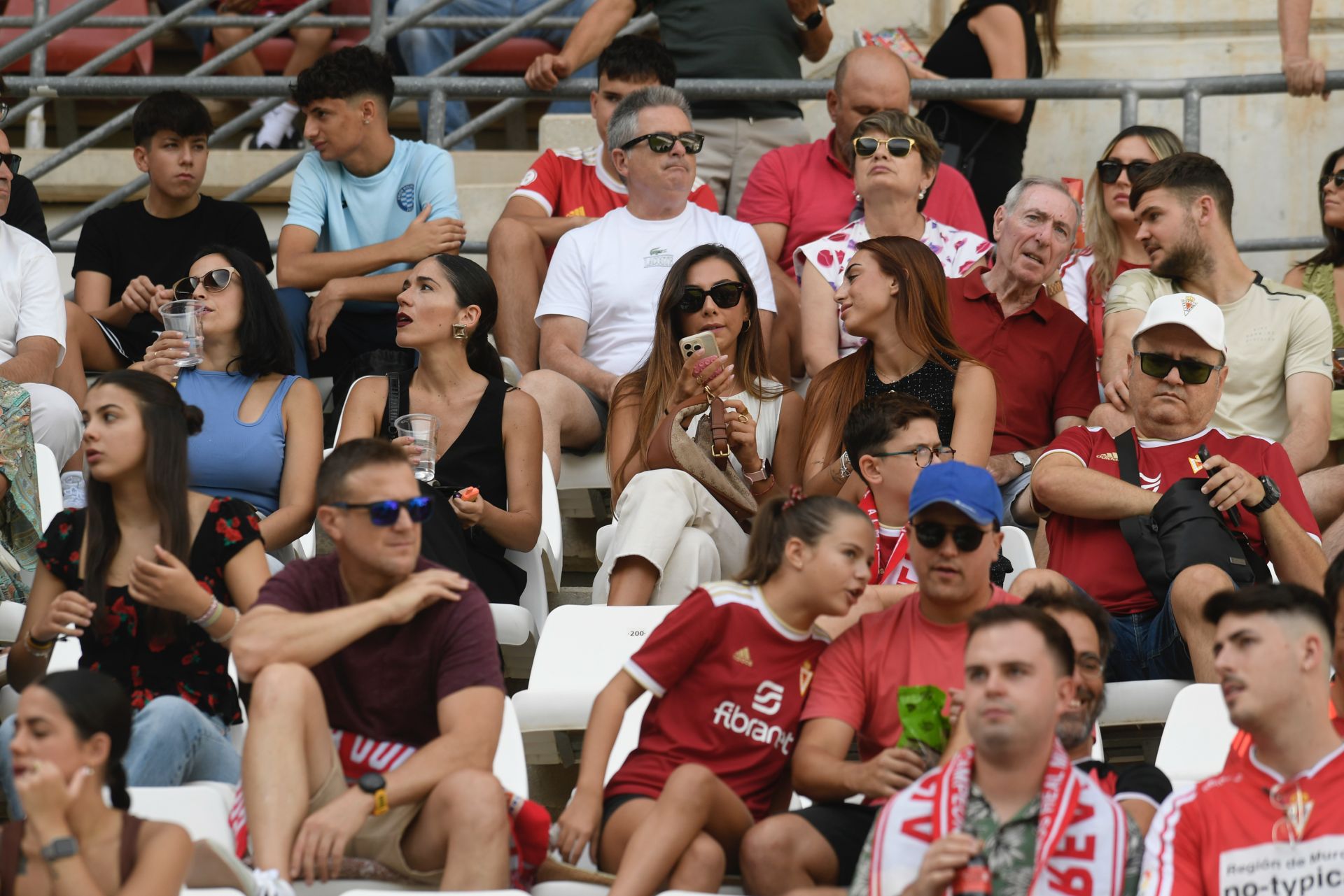 Real Murcia-Alcorcón: búscate en la grada del Estadio Enrique Roca