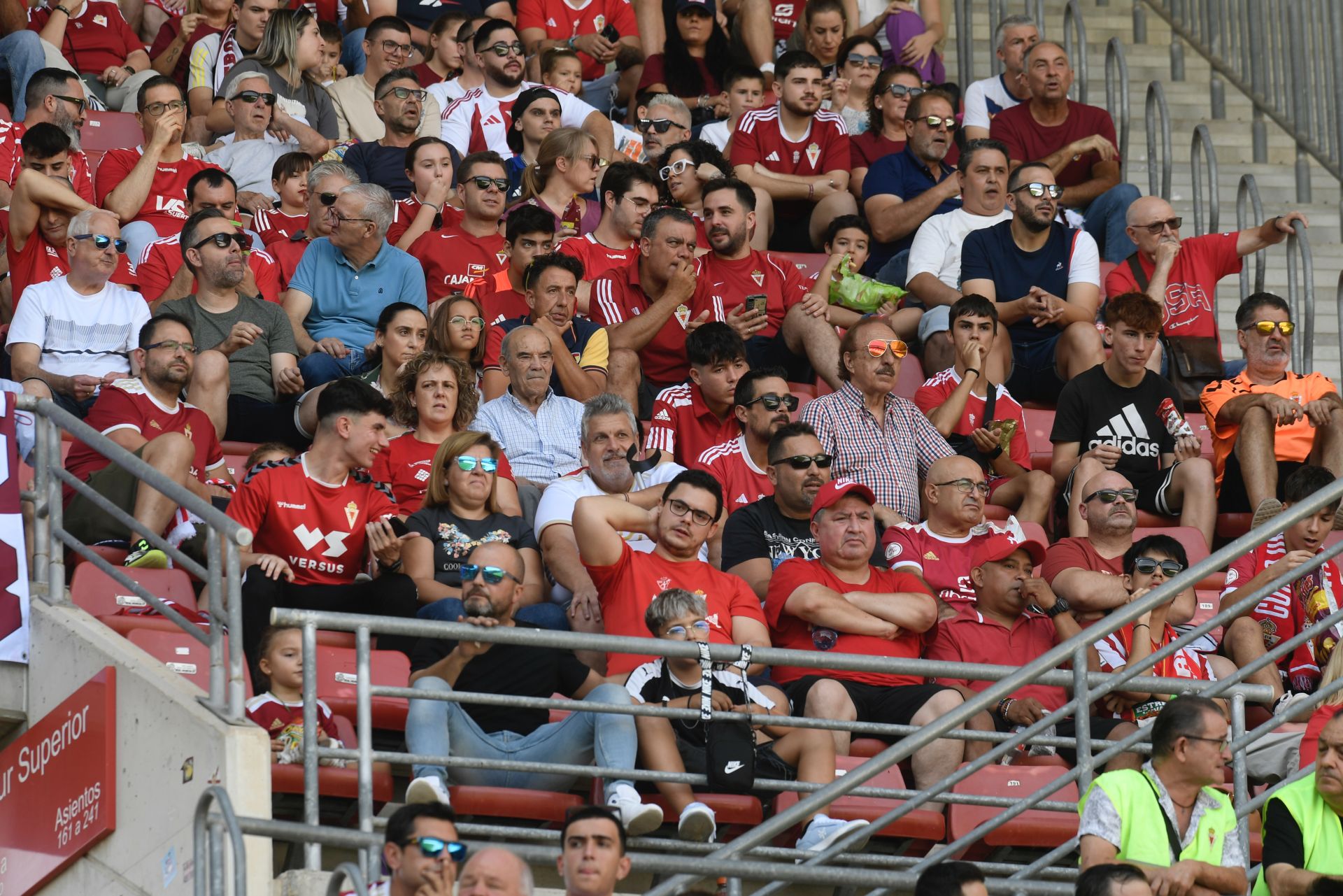 Real Murcia-Alcorcón: búscate en la grada del Estadio Enrique Roca