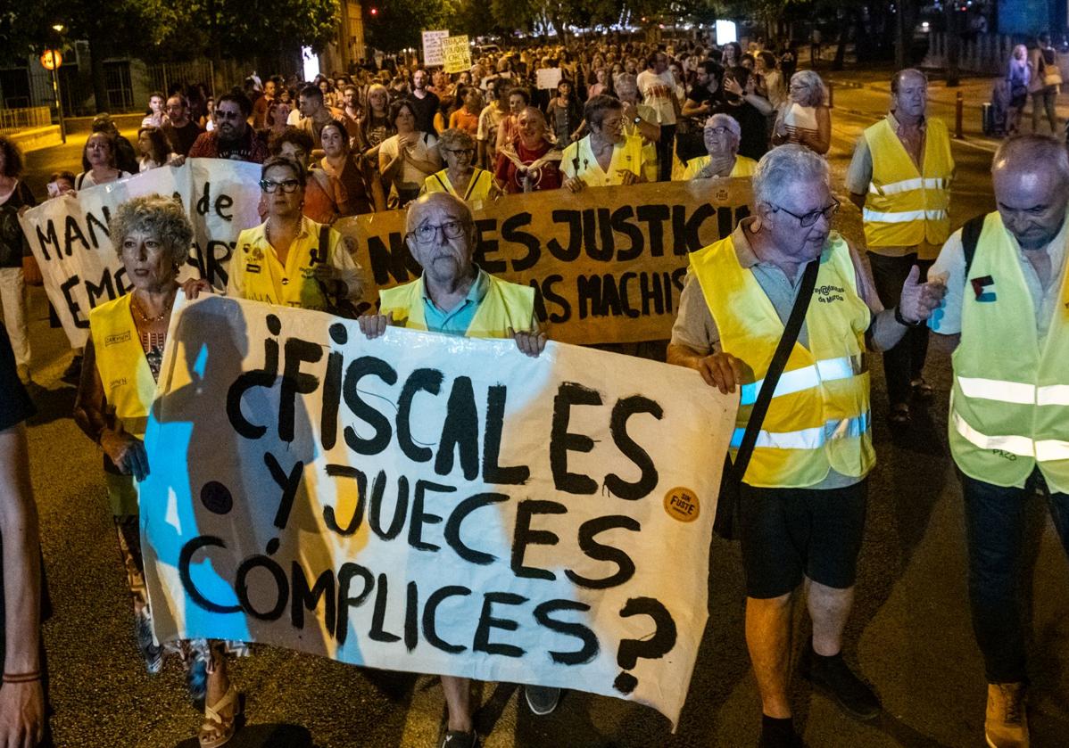 Las imágenes de la protesta ante el Palacio de Justicia de Murcia