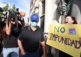 Uno de los empresarios condenados por mantener relaciones sexuales con menores en la Región llega este lunes al Palacio de Justicia.