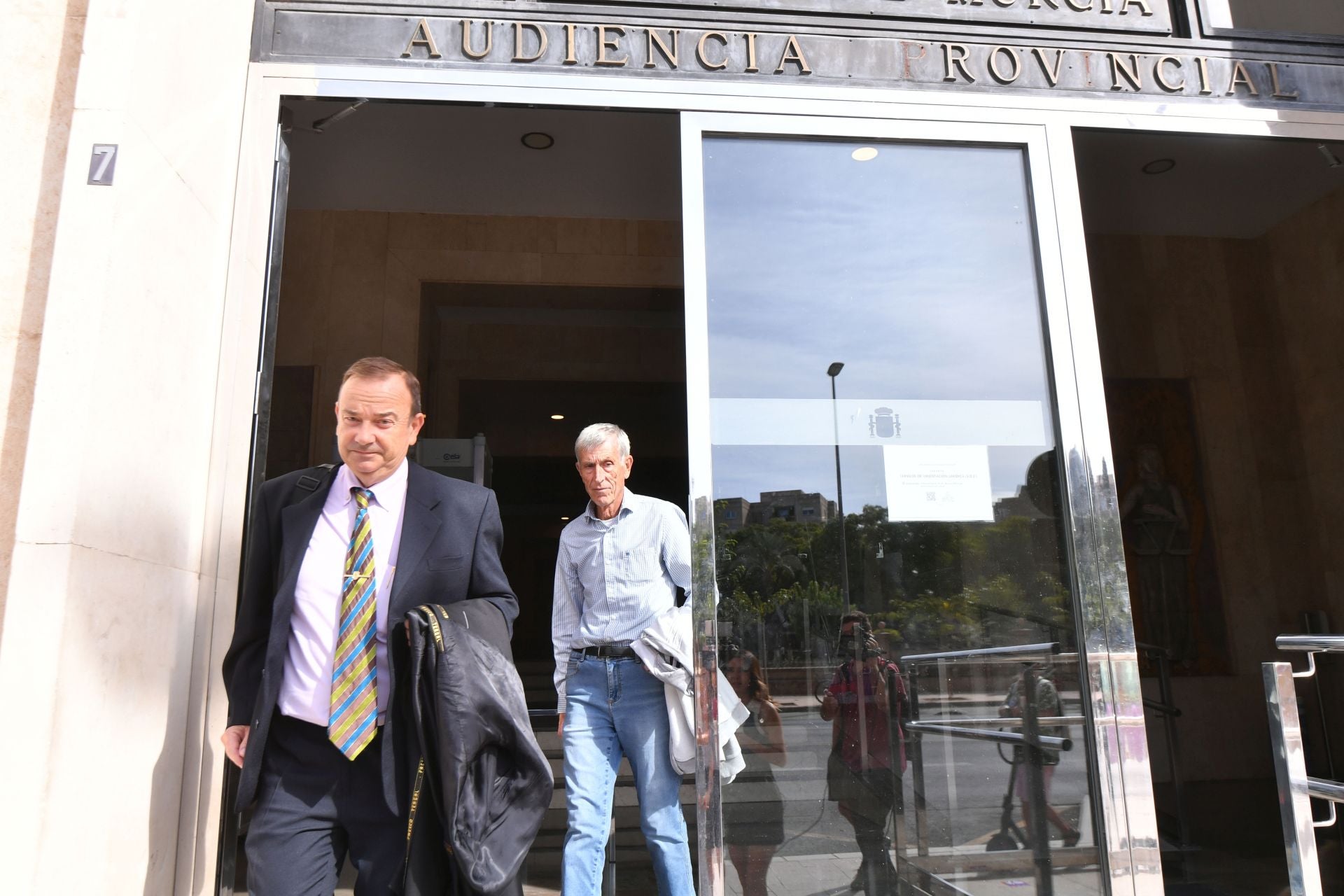 Los empresarios condenados por pagar a menores a cambio de sexo no entrarán a prisión, en imágenes