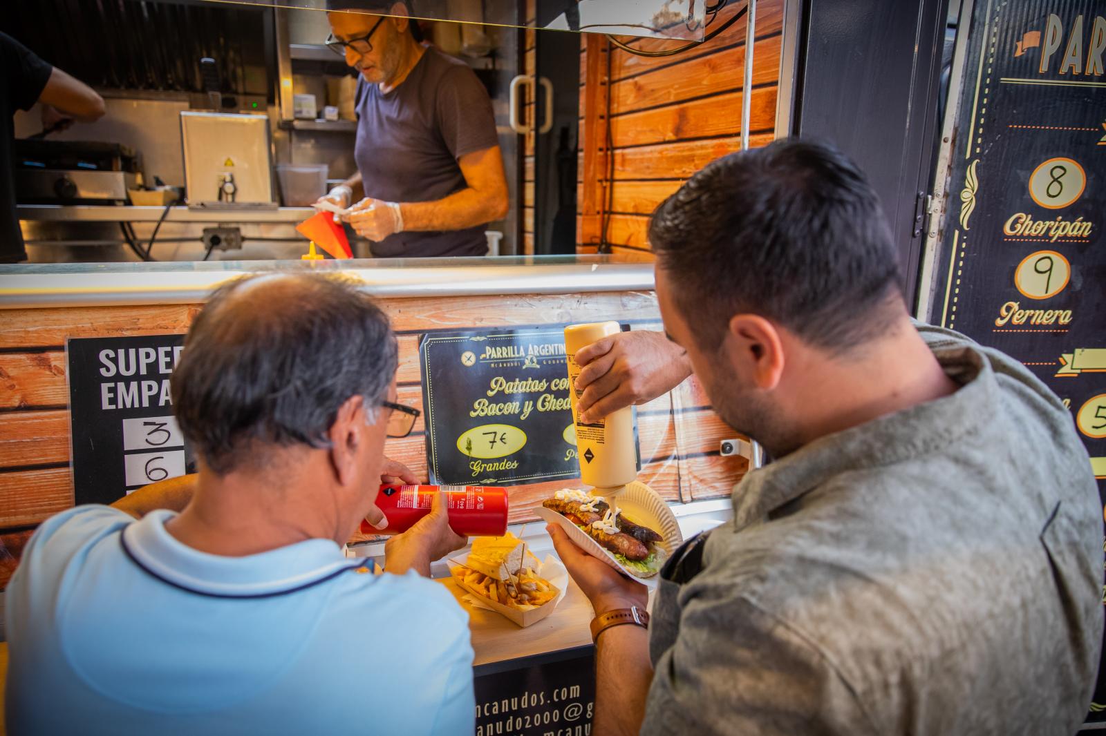 La inauguración del Street Food Market de Torrevieja, en imágenes