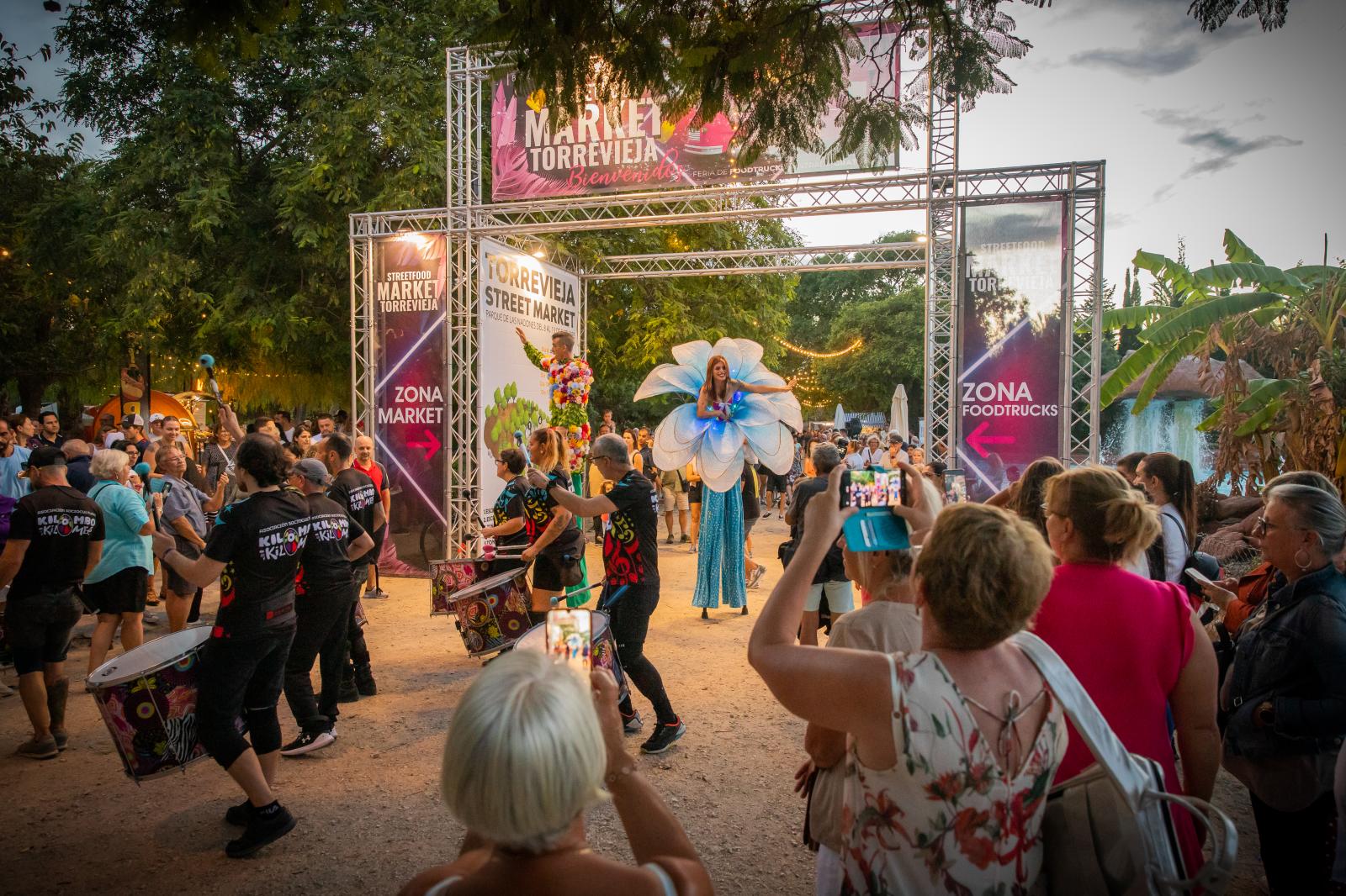 La inauguración del Street Food Market de Torrevieja, en imágenes