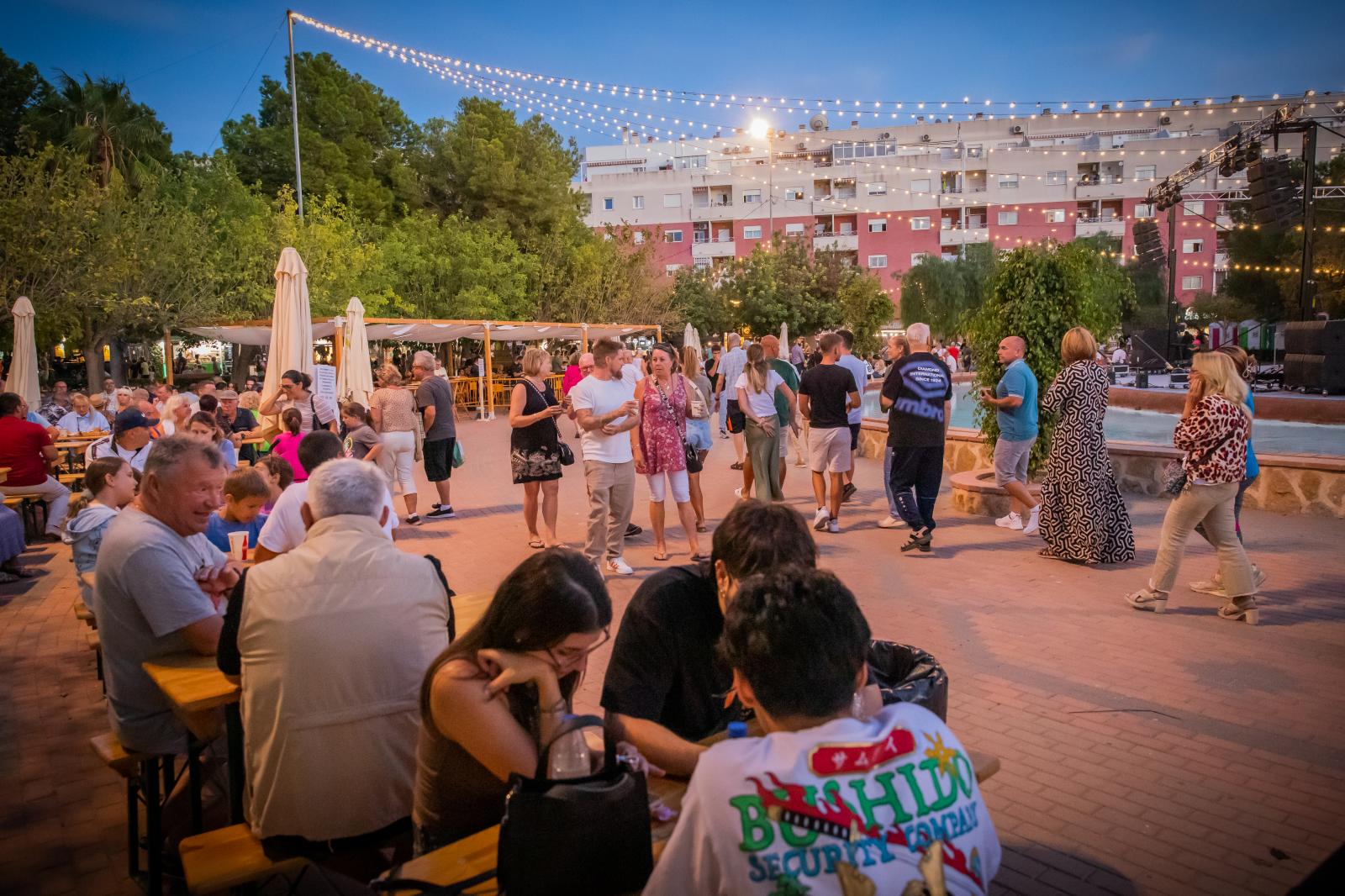 La inauguración del Street Food Market de Torrevieja, en imágenes