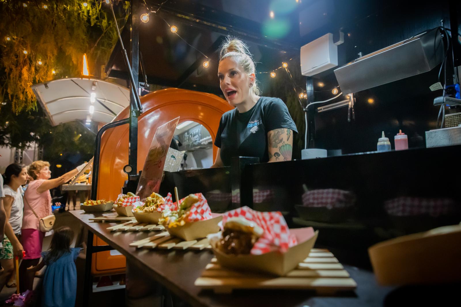 La inauguración del Street Food Market de Torrevieja, en imágenes