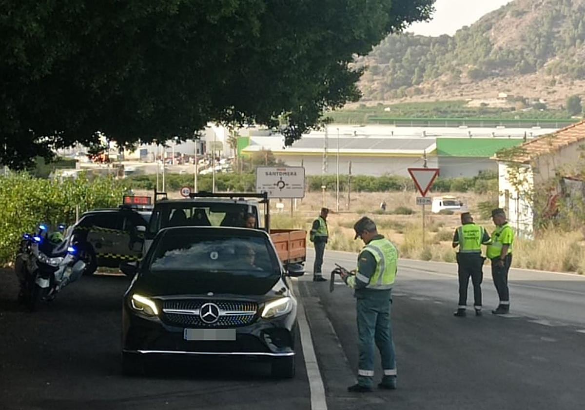 Uno de los controles desplegados ayer por la Guardia Civil en la Región.
