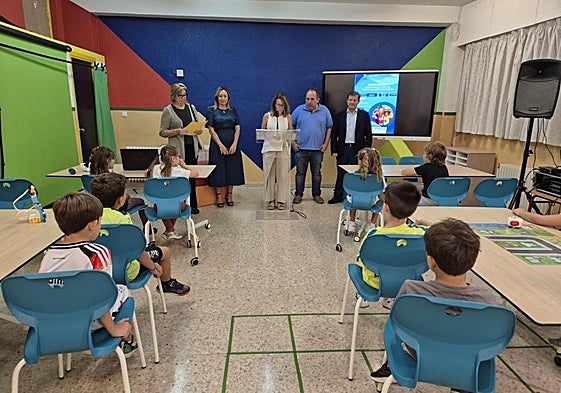 Presentación de la iniciativa ayer en un aula del colegio Federico de Arce.