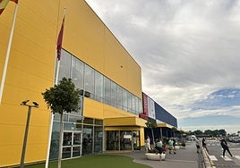 Entrada a la filial de Ikea en Murcia.