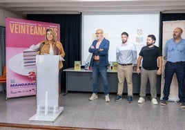 La alcaldesa, Noelia Arroyo, en el IES El Bohío en la presentación de los premios Mandarache y Hache.