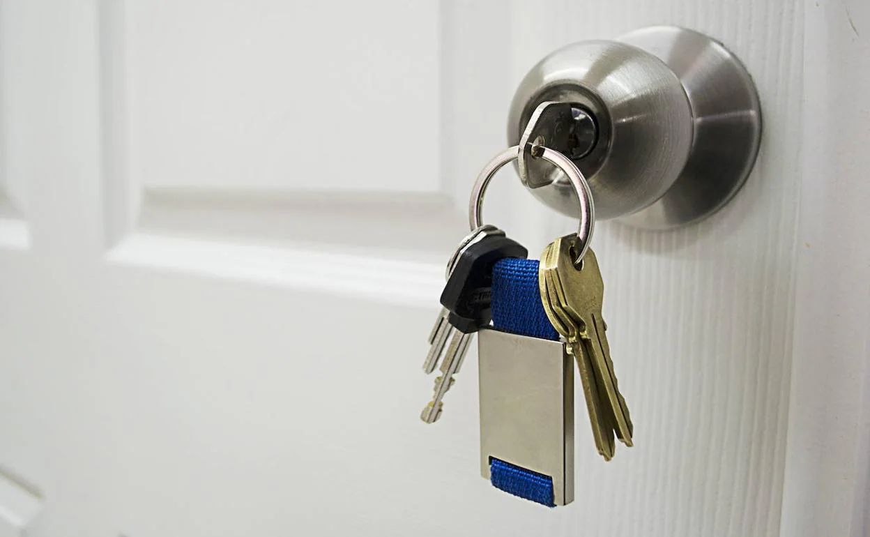 La cerradura de una puerta.