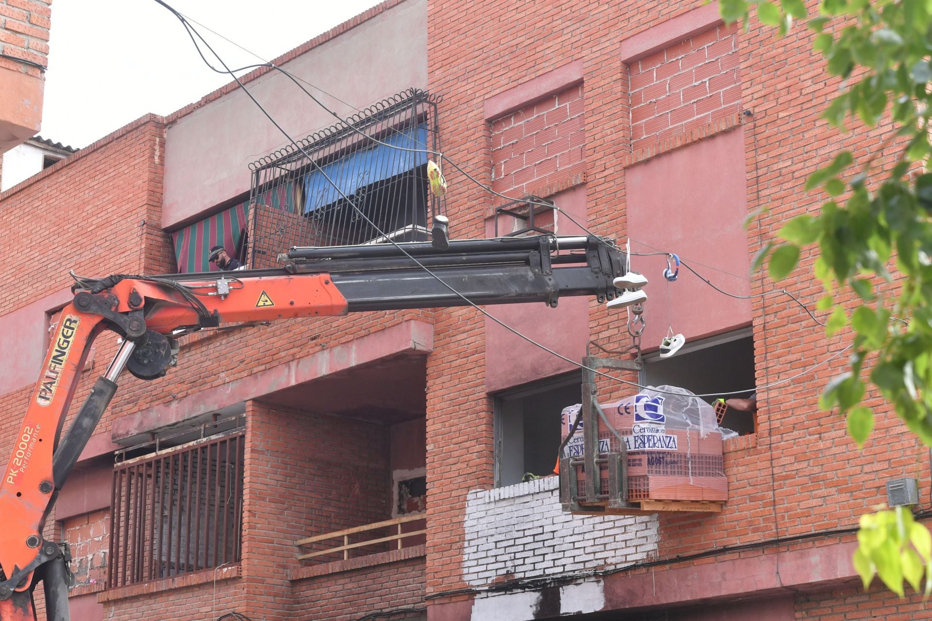 Así fue el desalojo masivo en los conocidos como &#039;pisos de la Titos&#039;