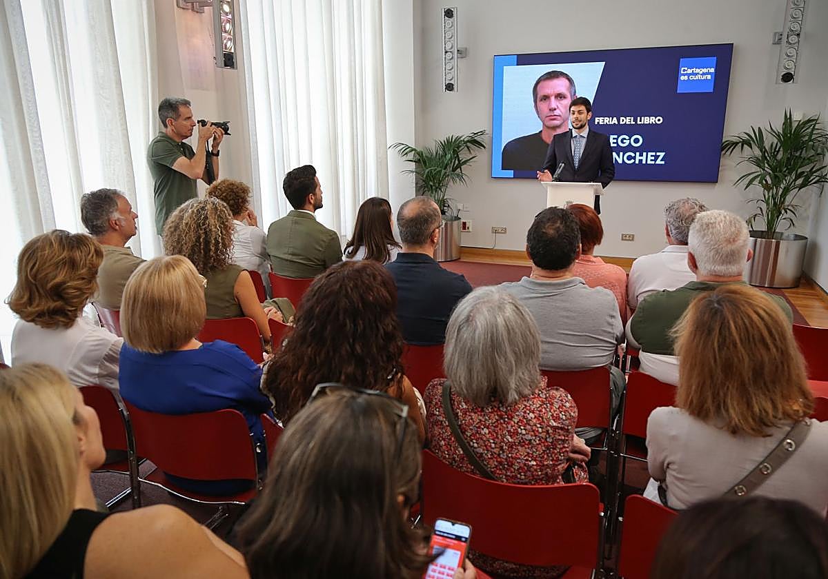 El concejal de Cultura del Ayuntamiento de Cartagena, Ignacio Jáudenes, presenta la 31 edición de la Feria del Libro.