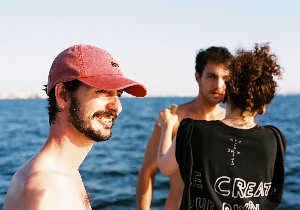 José Antonio Valera, con gorra, durante el rodaje del corto.